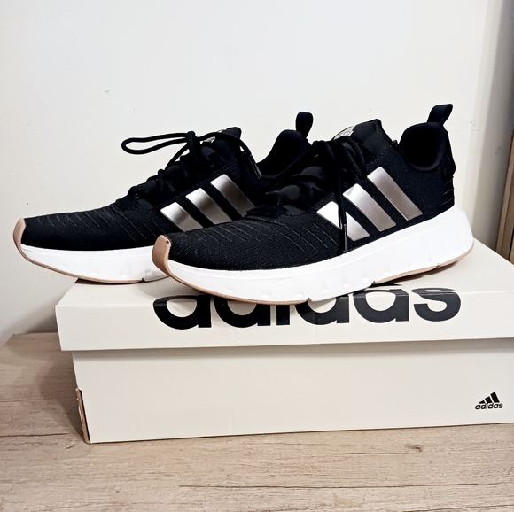 Women sneakers - Picture 12 of 13